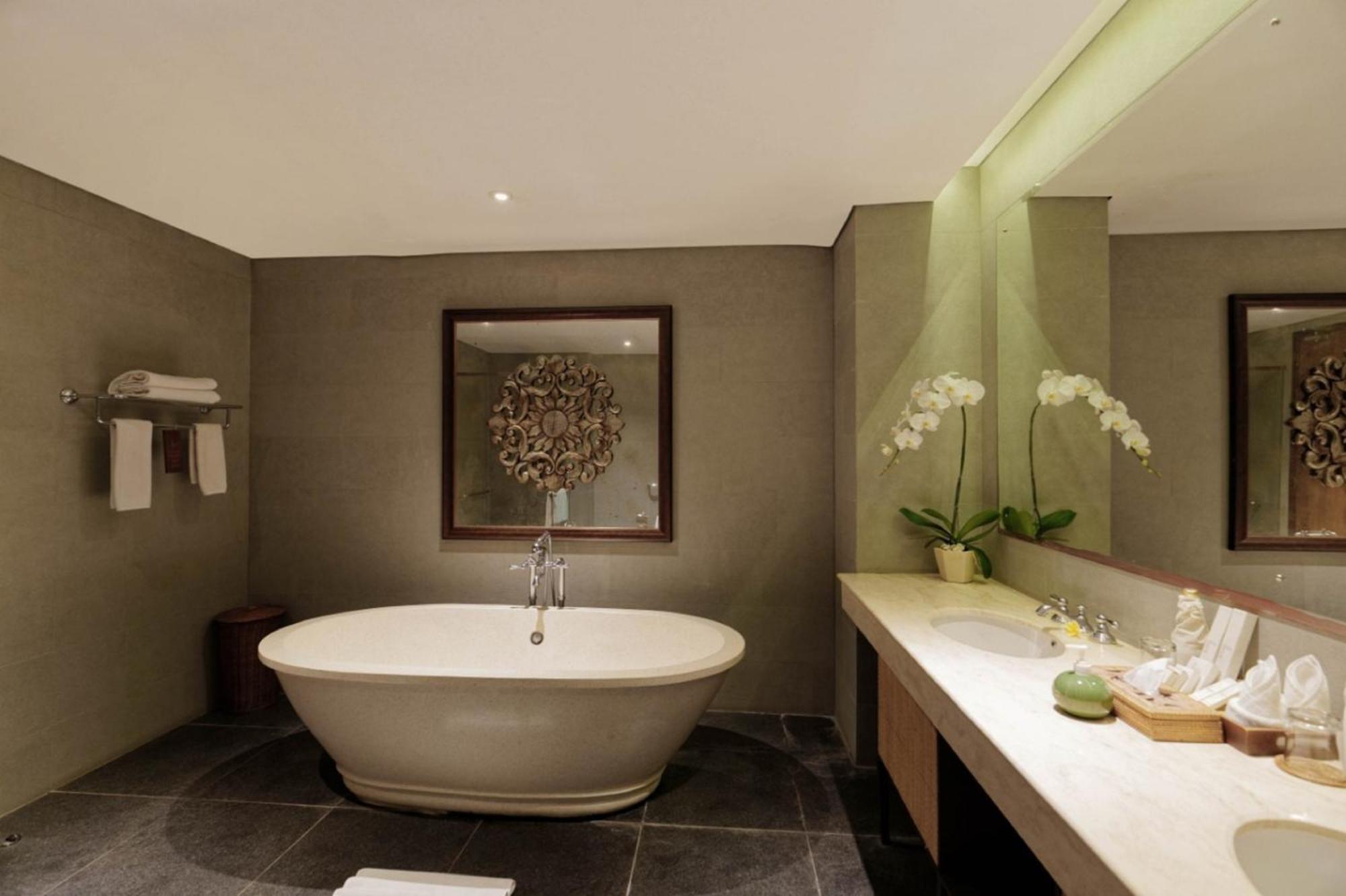 Suite Pool View One-time 30 Minutes Spa