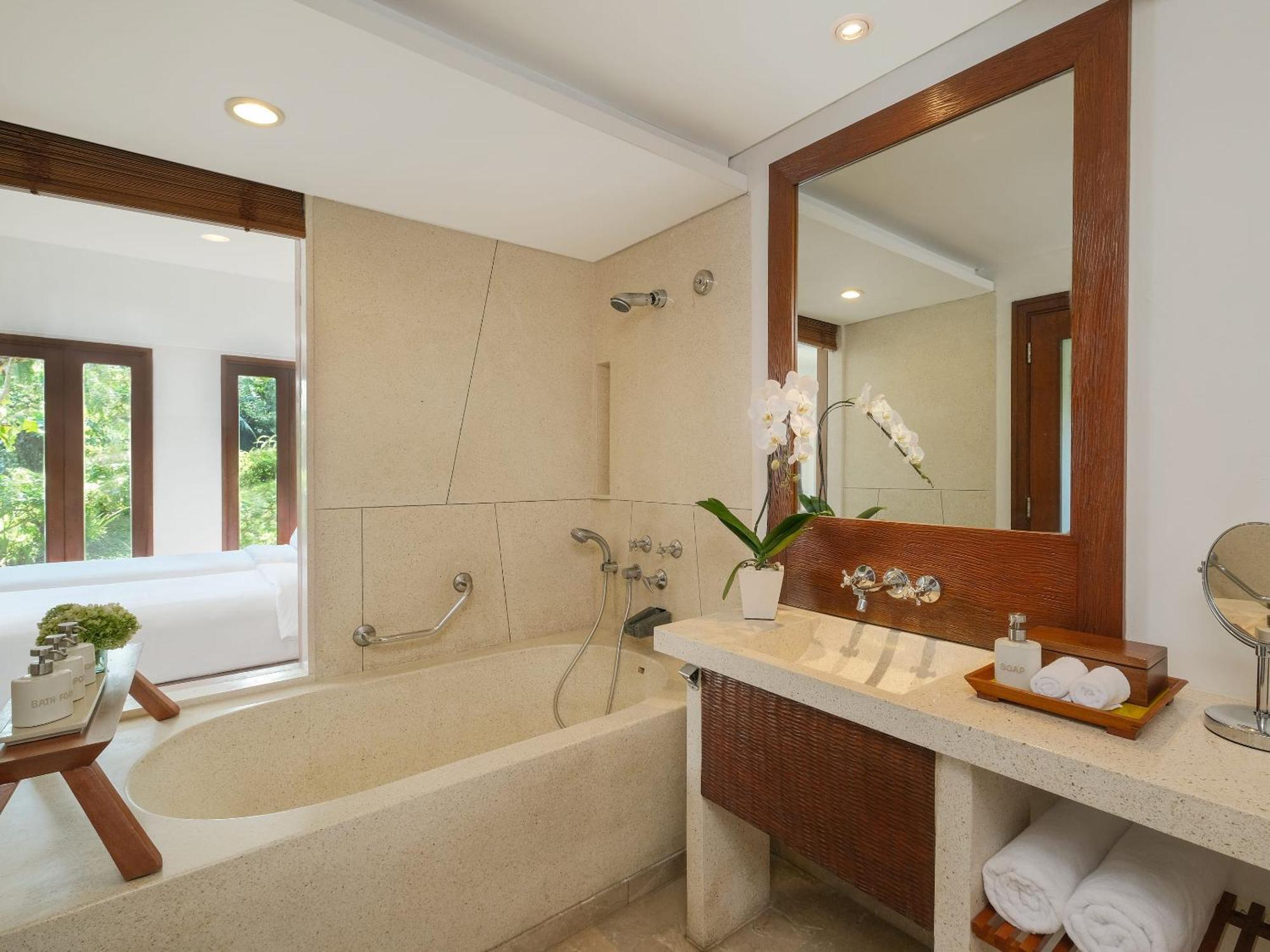 Impressive Forest Suite Butler Service King Bed